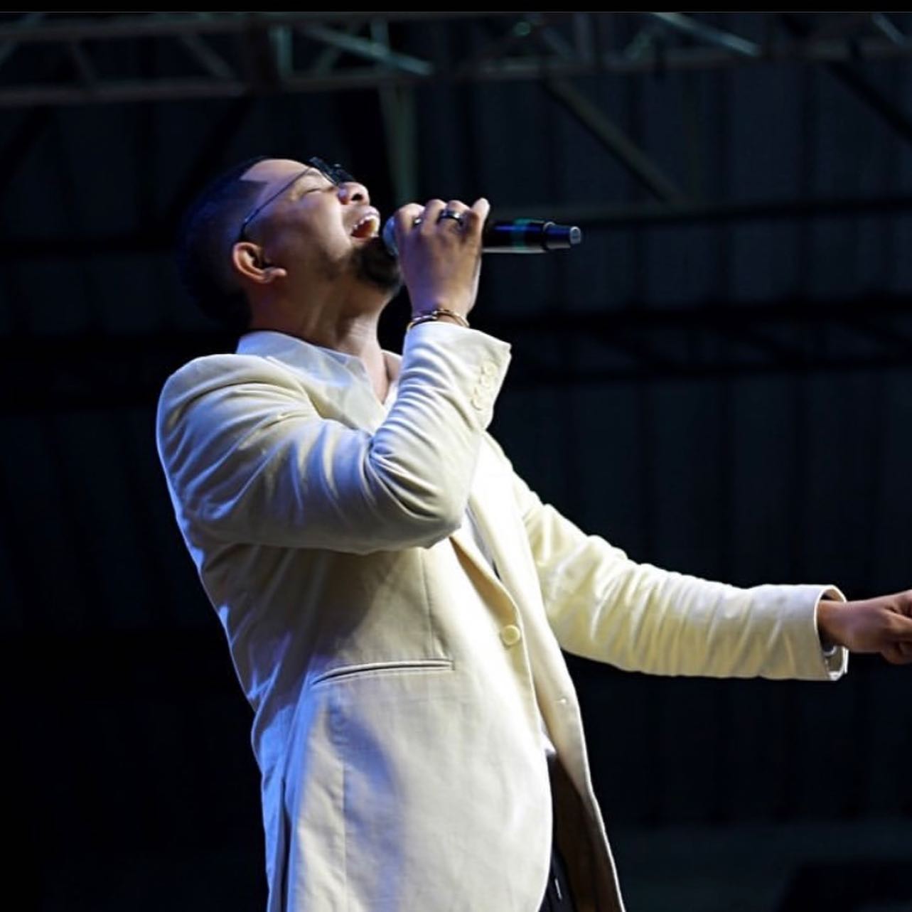 Йому було всього 30 років. Відомий бразильський співак помер на сцені