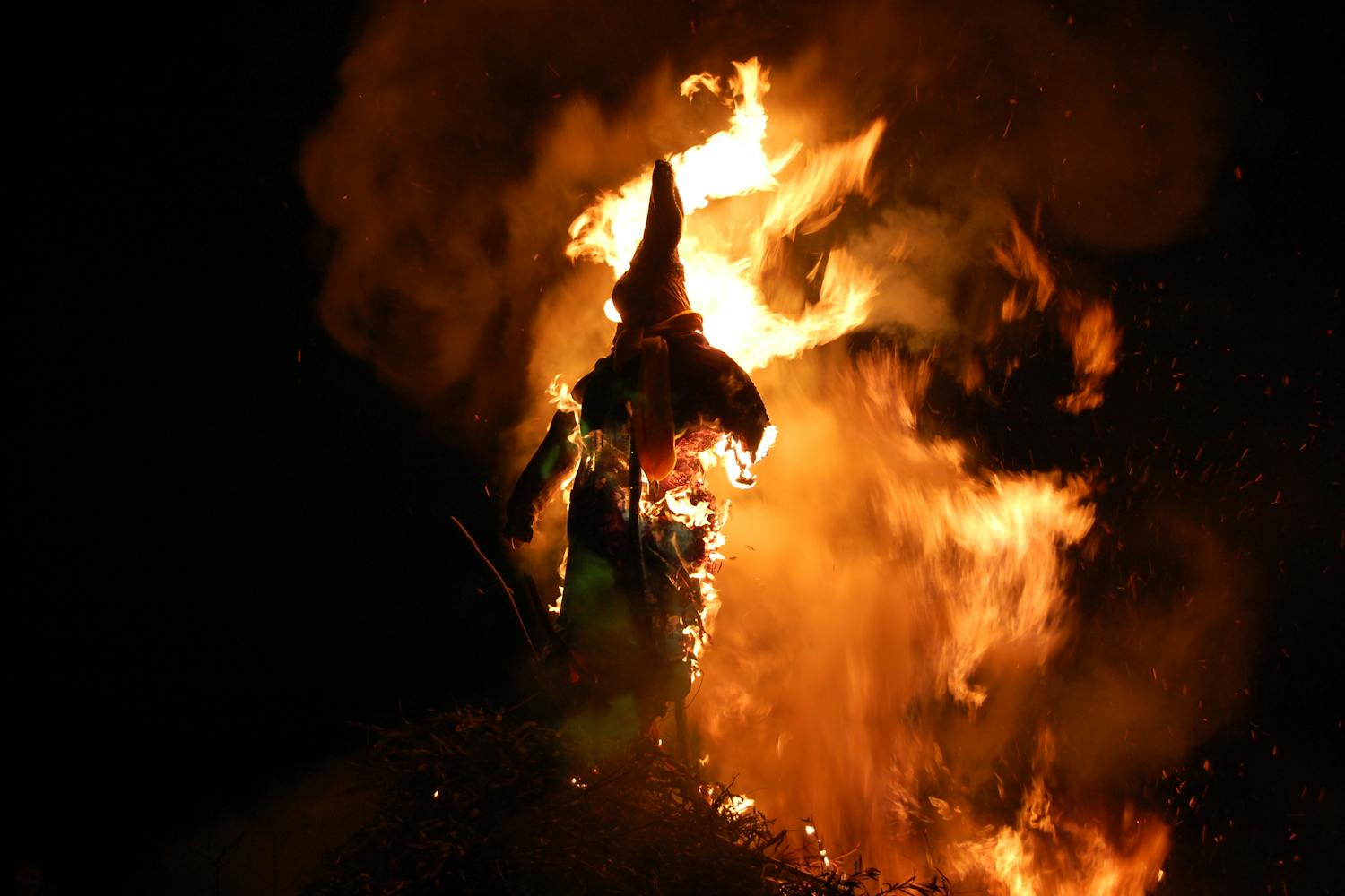 Вальпургієва ніч 2025: що обов'язково треба зробити для захисту від зла