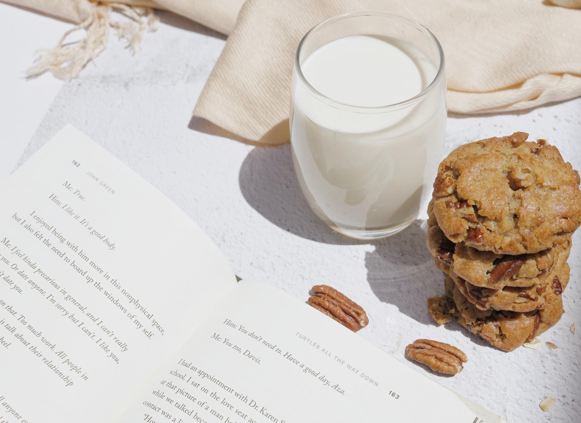 Названы продукты, от которых хочется спать: они снижают активность