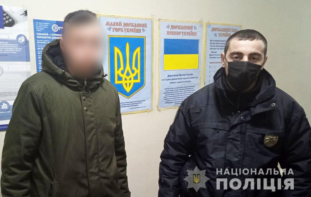 В Мариуполе тиктокер ради лайков бросил с балкона топор: хотел снять "вирусное" видео