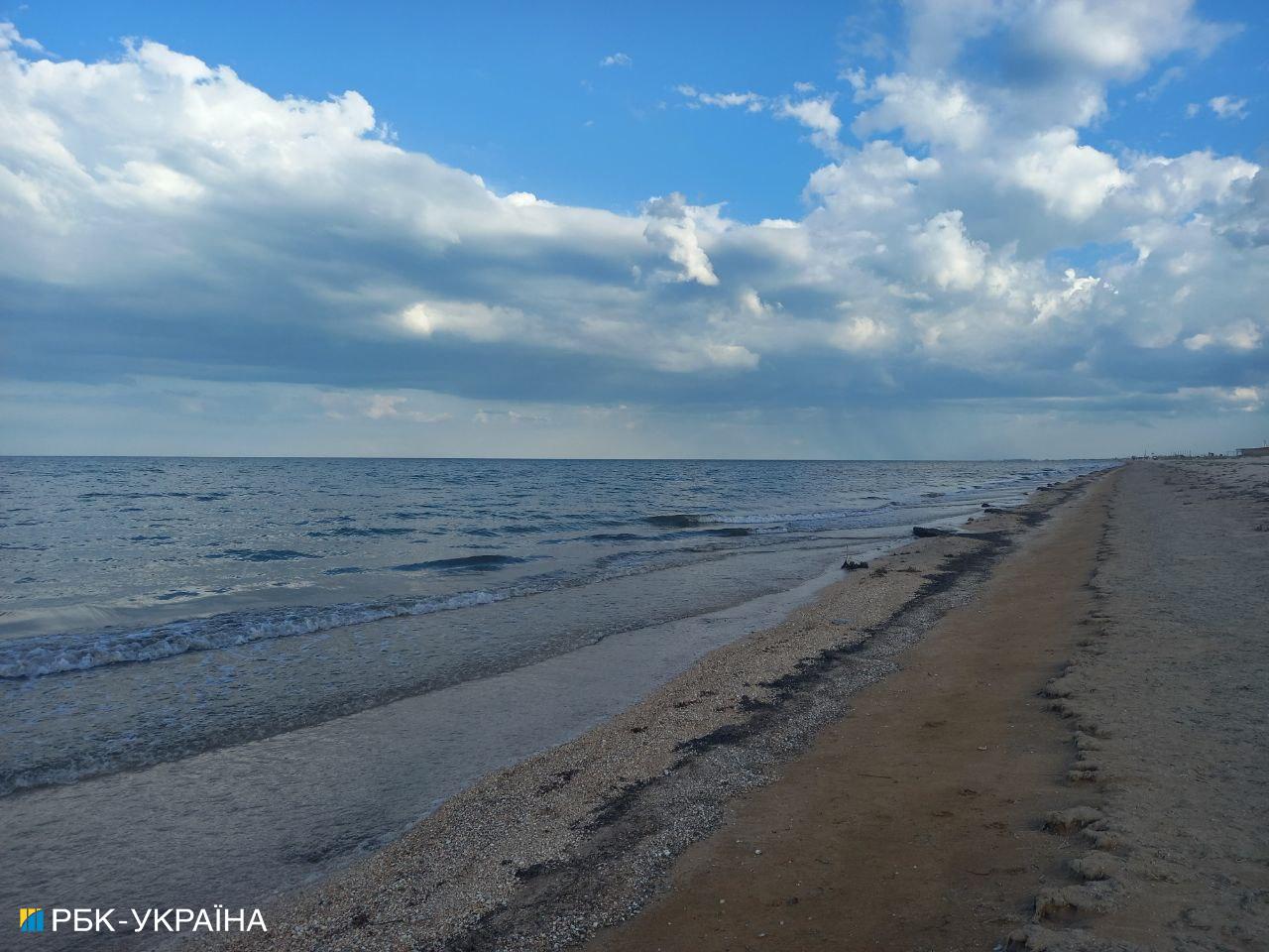 Как выглядит оккупированная Арабатская Стрелка в разгар лета: эксклюзивные кадры