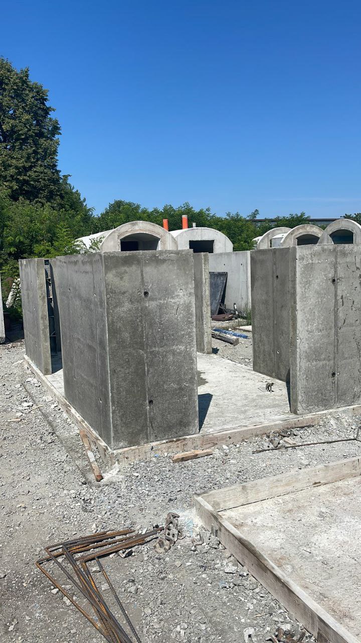 В Україні почали встановлювати унікальні укриття з бетону, як у протиядерних бункерах (фото)