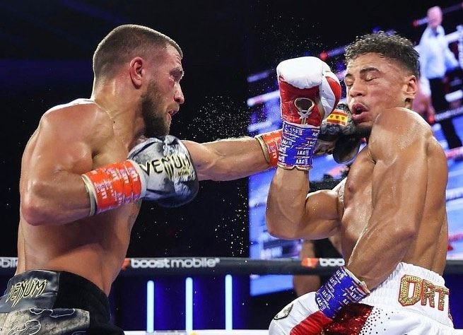 Ломаченко повернувся в бокс яскравою перемогою: видовищні фото і відео