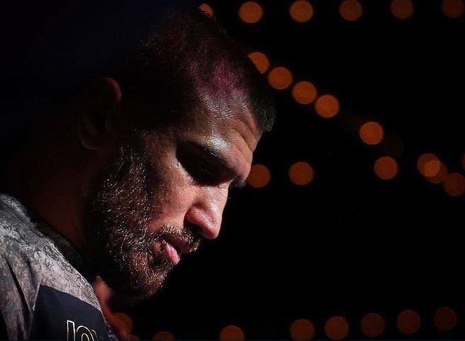 Ломаченко повернувся в бокс яскравою перемогою: видовищні фото і відео