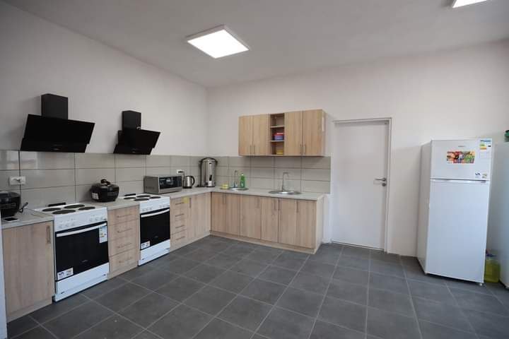 Житло на тривалий час. В Україні відкрили ще два шелтери для переселенців