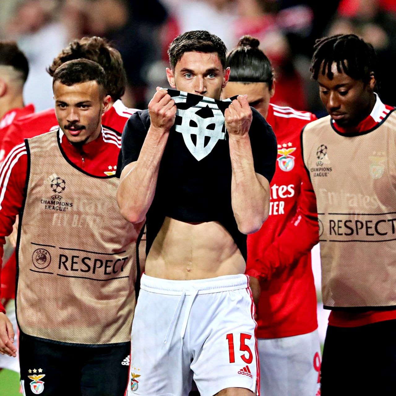 Яремчук принес "Бенфике" ничью с "Аяксом" в первом матче 1/8 финала Лиги чемпионов