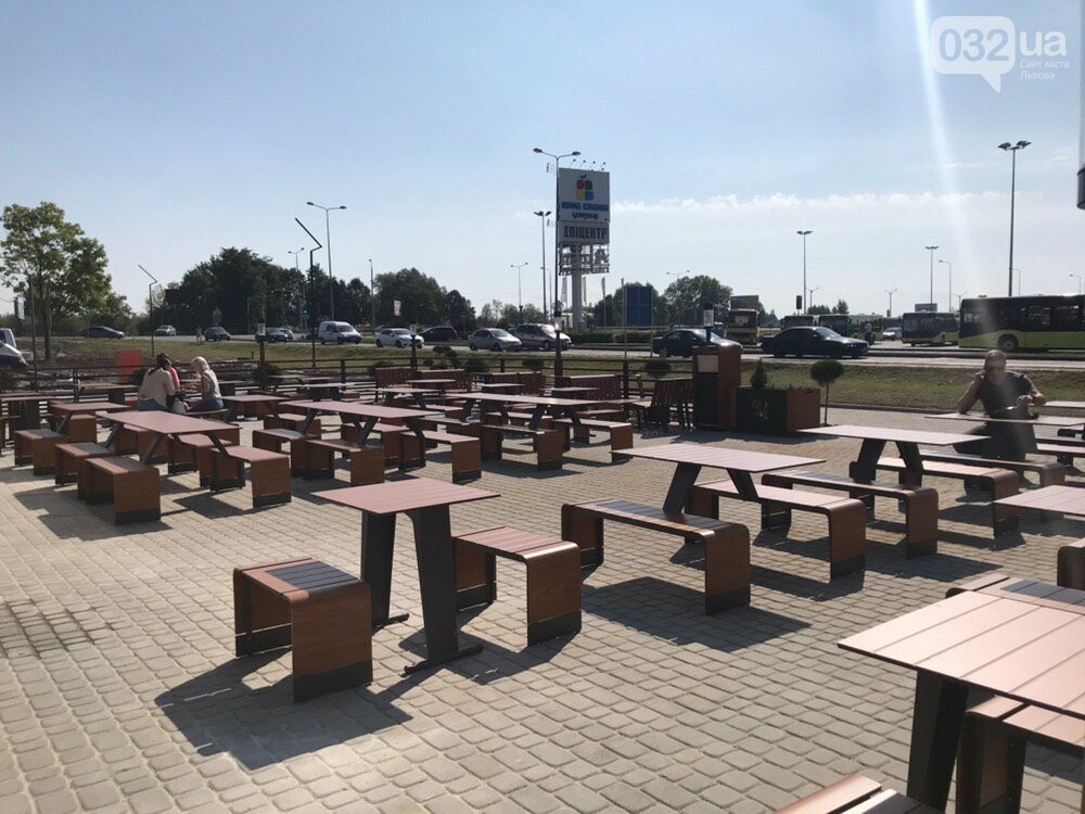 А вы знали, что в четырех украинских селах есть McDonald's? Смотрите, как они выглядят (фото)