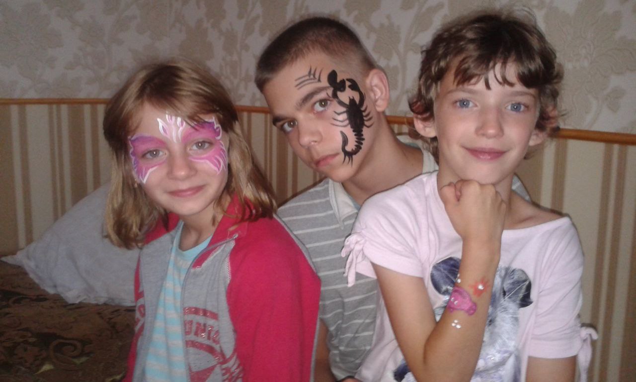 Родини замість інтернатів. Як в Україні змінять правила усиновлення та опіки над дітьми