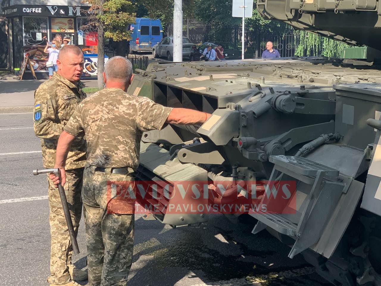 У Києві призупиняли репетицію параду через поломку танка: у ДСНС розповіли про інцидент