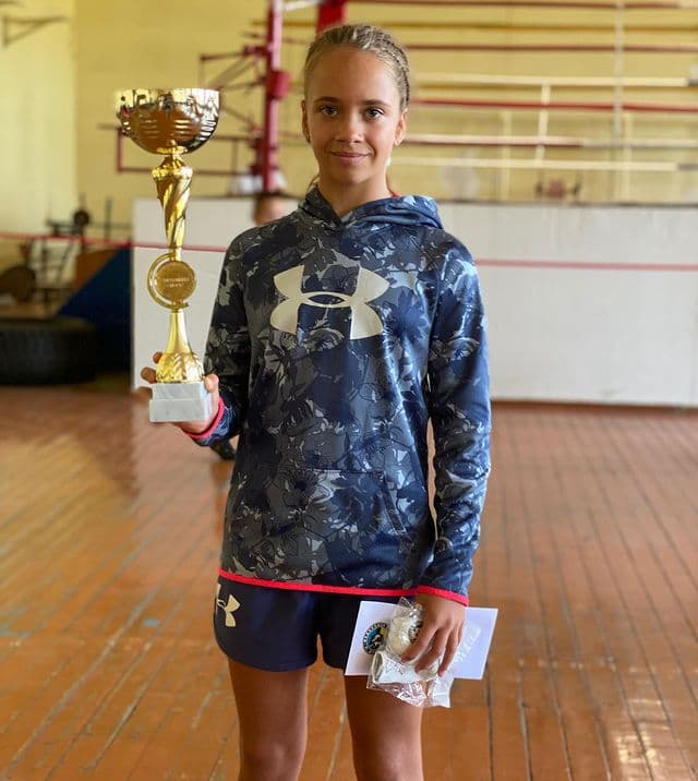 Перемогла росіянку і станцювала гопак: чому 13-річну українку називають майбутнім світового боксу