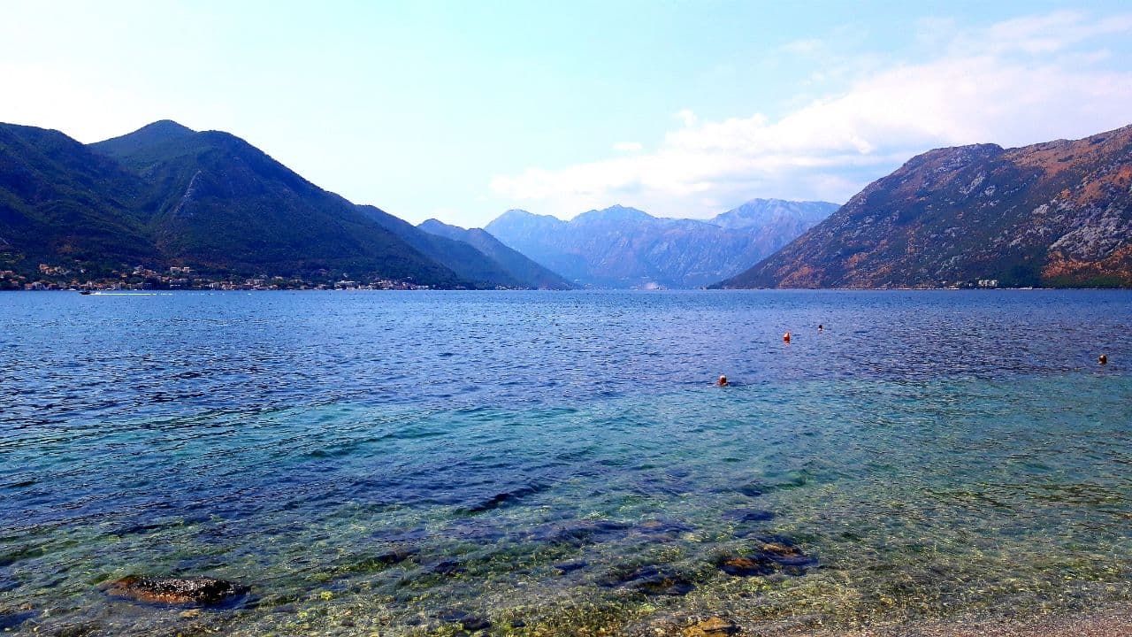 Южный фьорд Европы: во сколько обойдется осенний отпуск в самой живописной бухте Черногории