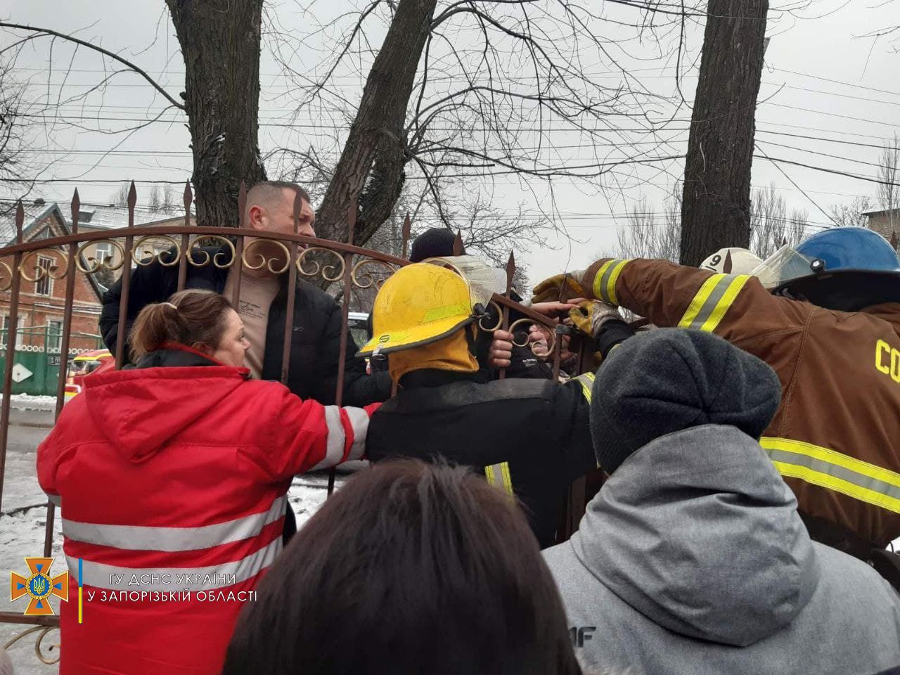 У Мелітополі підліток через ожеледицю напоровся на піку паркану (фото)