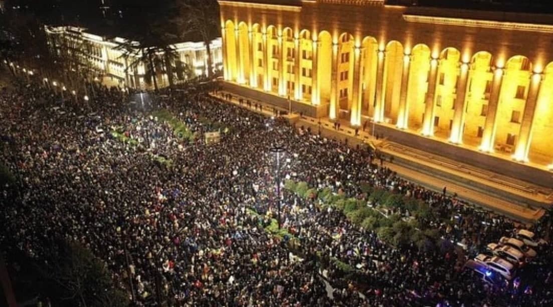 У Грузії тисячі людей вийшли підтримати Україну (фото)