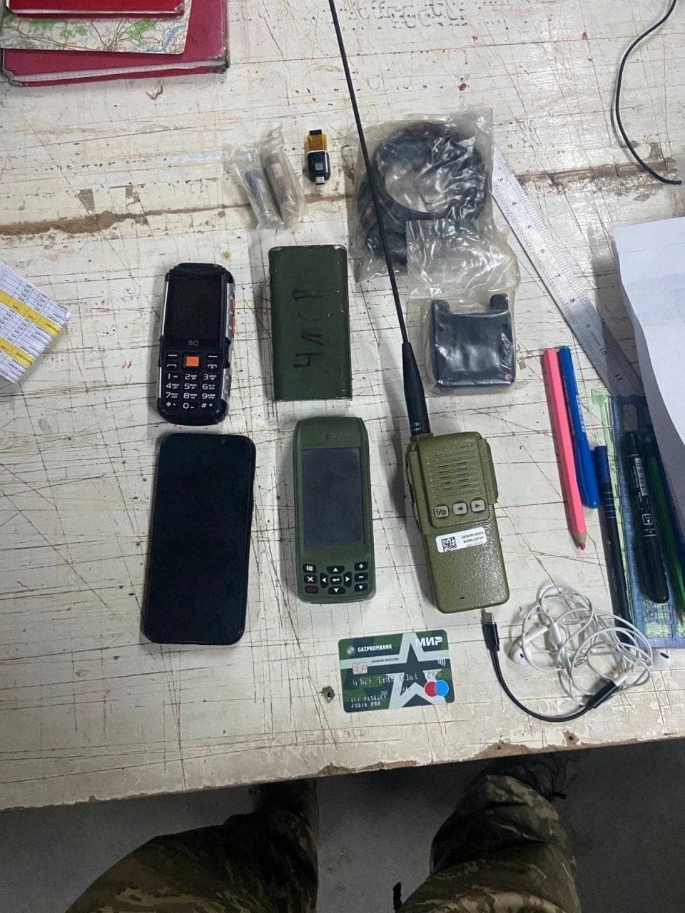 ВСУ показали трофеи после одного из боев под Мариуполем (фото)