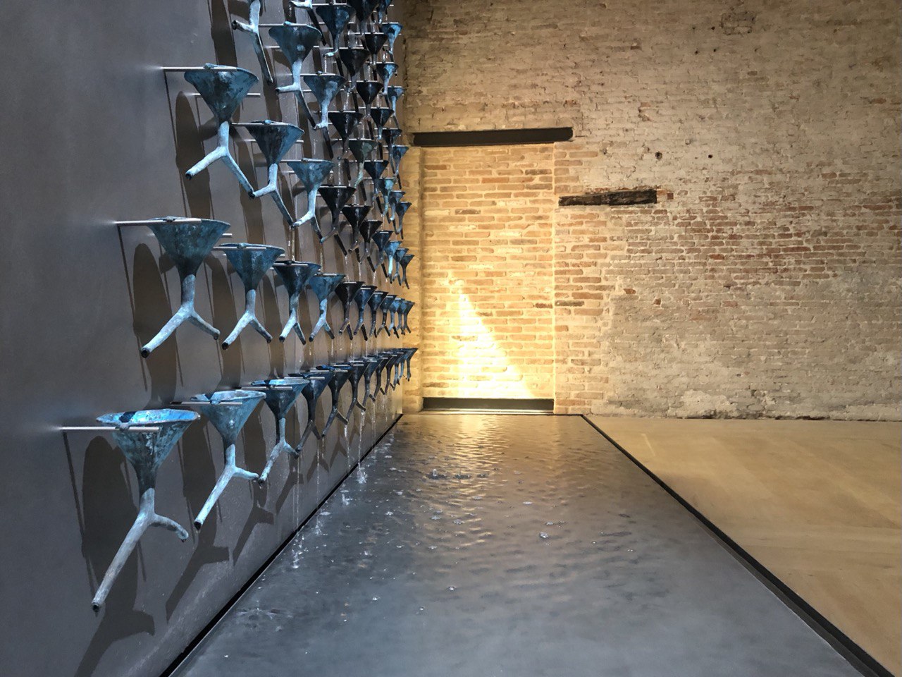 "Идея России - уничтожить нашу культуру": художник Павел Маков представил Украину на Венецианской биеннале