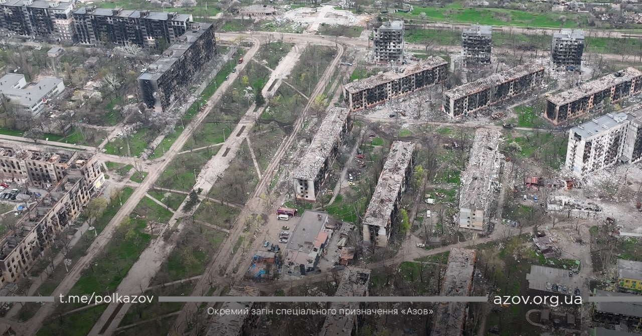Бог смотрит на город Марии сверху: "Азов" показали новые фото многострадального Мариуполя