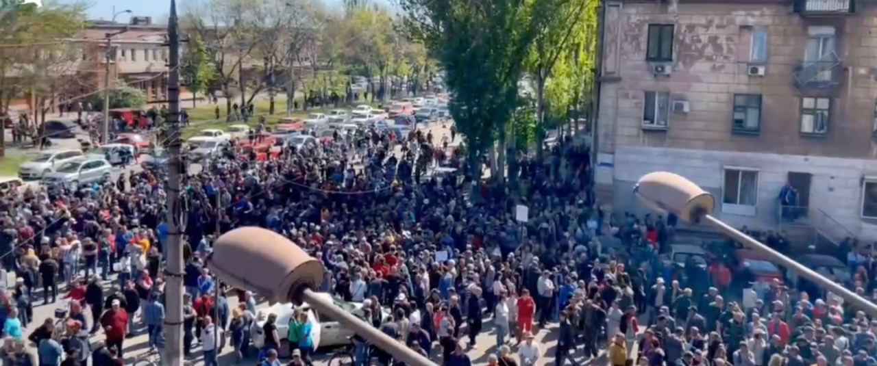 В Мариуполе снимают сюжеты, как много людей "рвется" на работу в "ДНР"