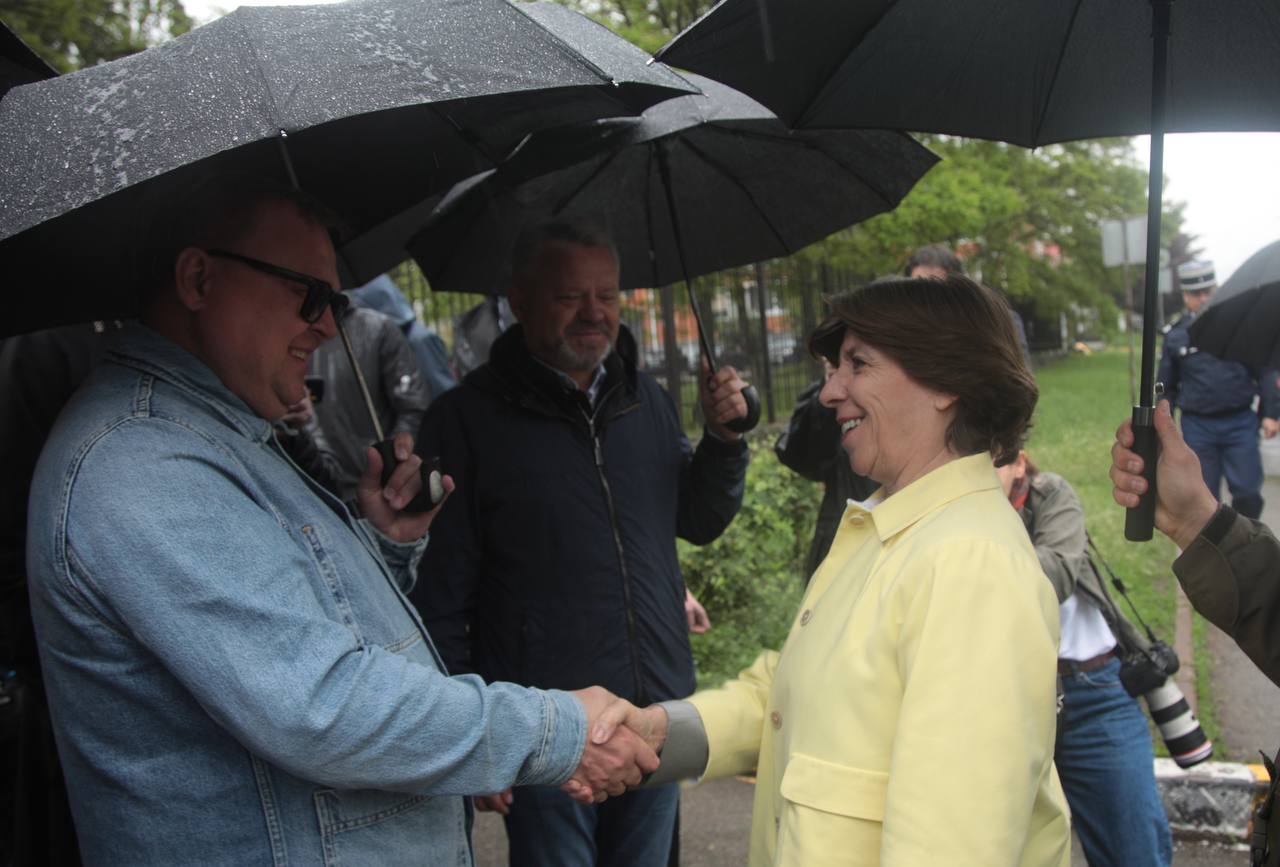 В Киев прибыла новая глава МИД Франции. Она уже посетила Бучу