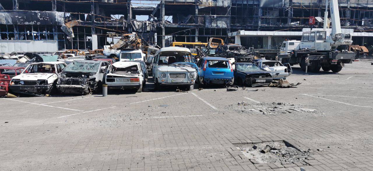 Появились фото автокладбища в Мариуполе: чтобы никто не уехал