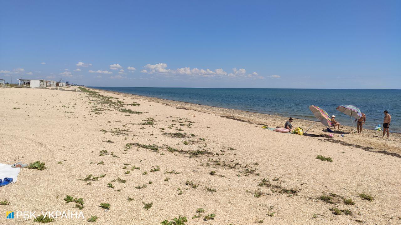 Как выглядит оккупированная Арабатская Стрелка в разгар лета: эксклюзивные кадры