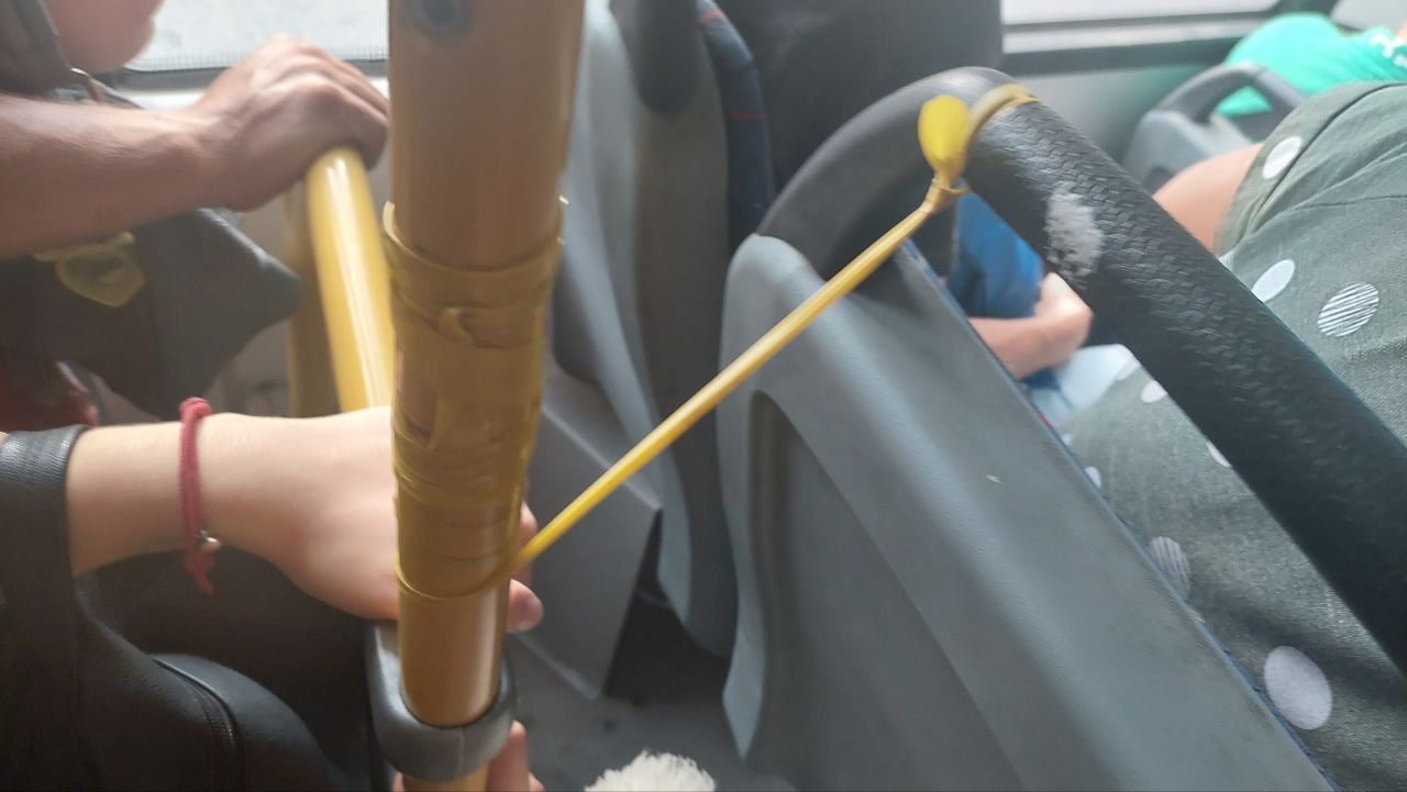 "Инновации "русского мира": в сети показали, как оккупанты в Мариуполе "обновляют" транспорт (фото)