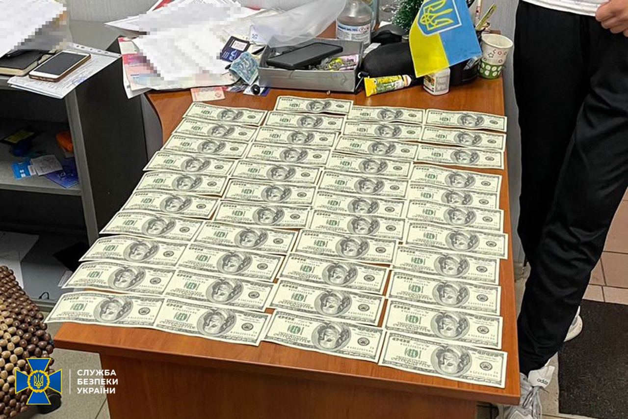 Ввозили внедорожники под видом гуманитарной помощи: организаторов схемы задержали