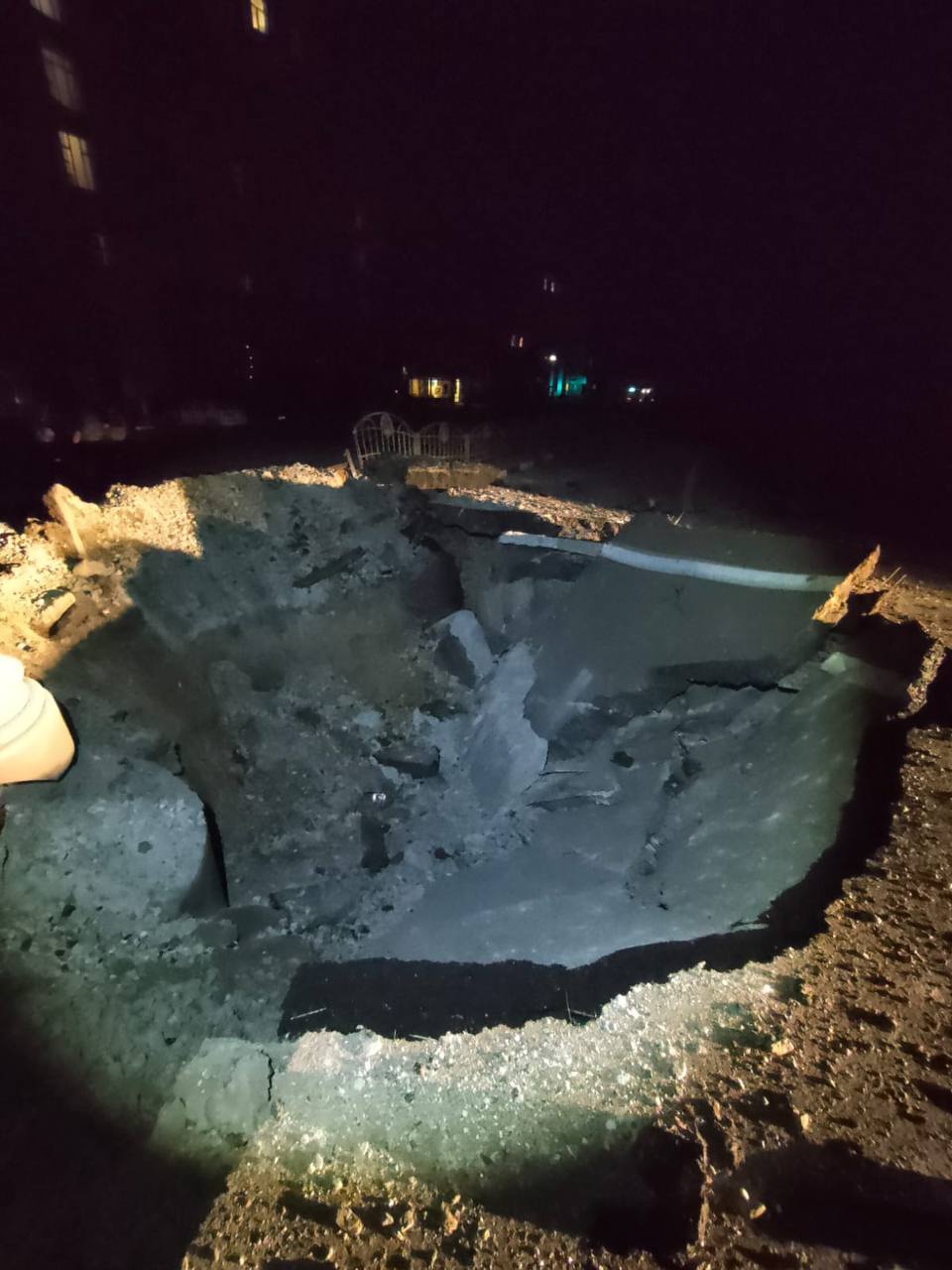 Нічний обстріл Харкова: пошкоджено історичну будівлю та школу