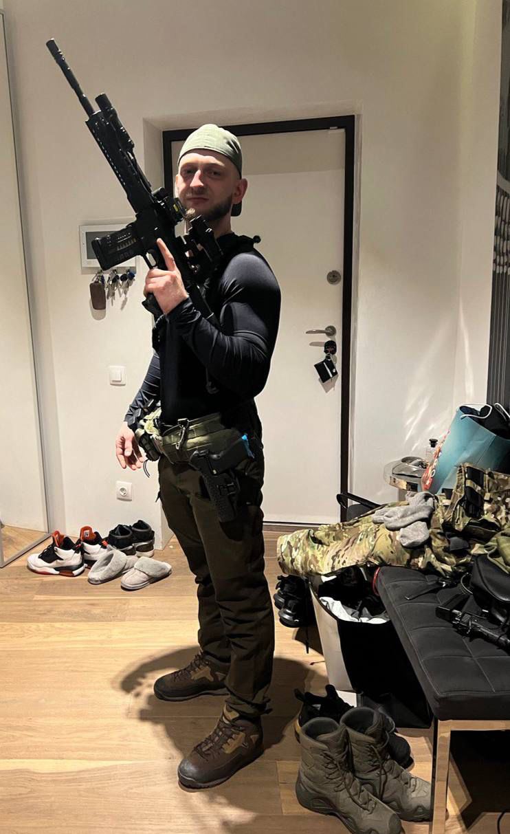 Эксперт криптовалютного рынка Сергей Сотниченко сменил компьютер на автомат: фото