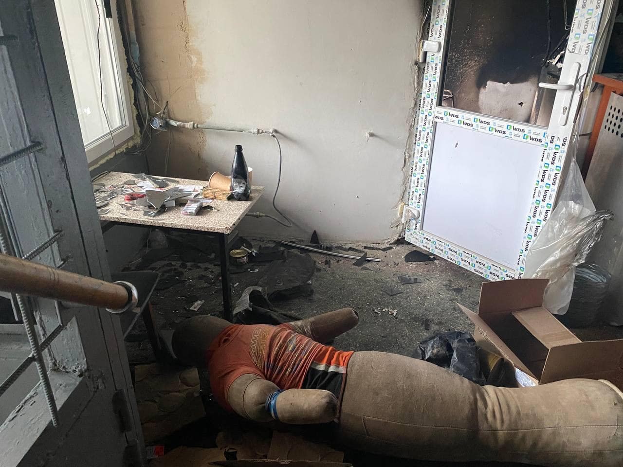 Варили самогон в райотделах: показали, как жили оккупанты в Харьковской области