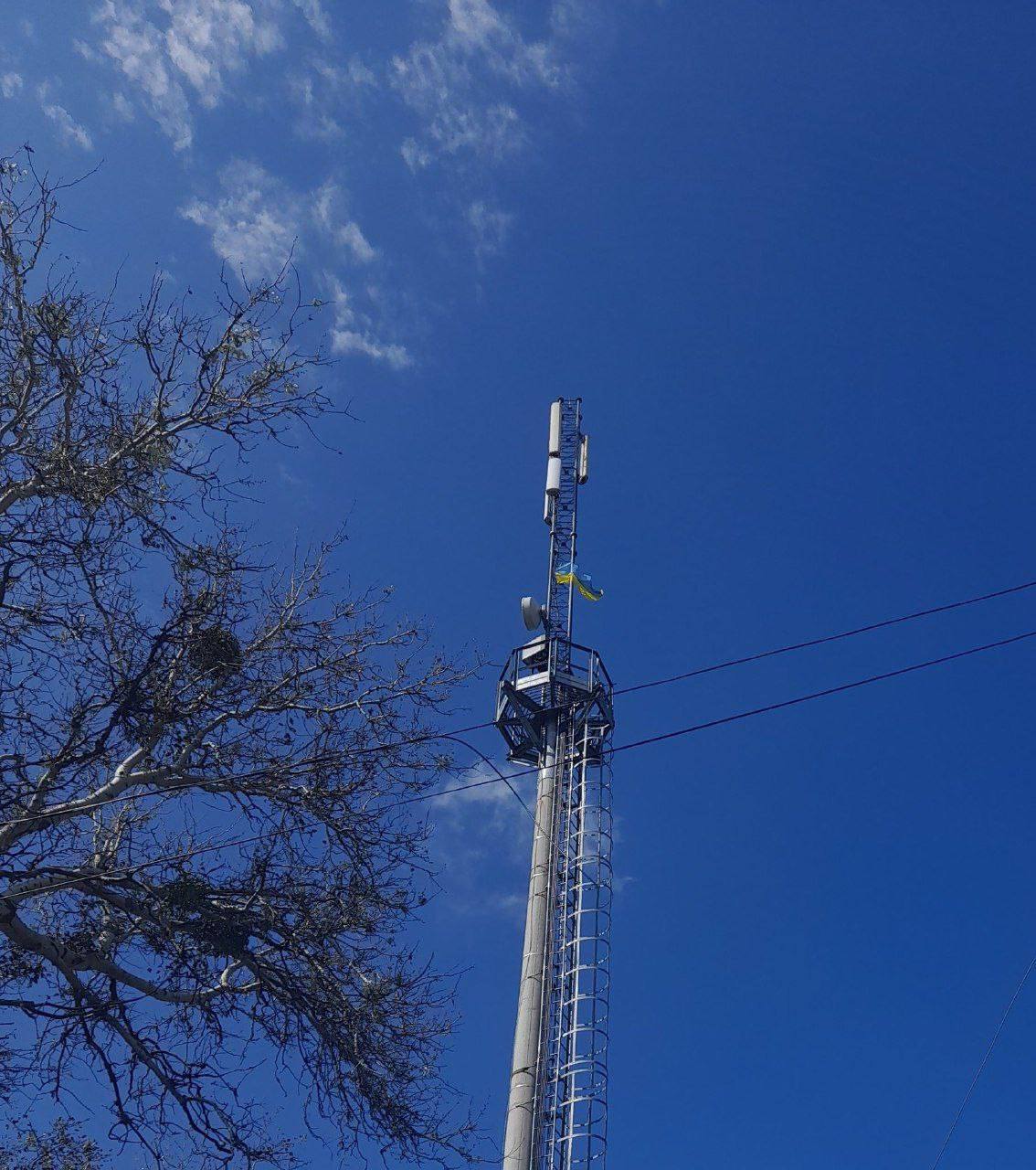 У Яровій Донецької області підняли український прапор