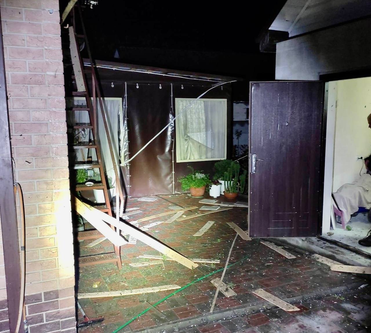 Войска РФ ночью трижды ударили по Никополю