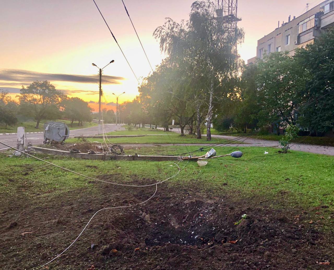 У передмісті Дніпра під час тривоги пролунали вибухи: що відомо