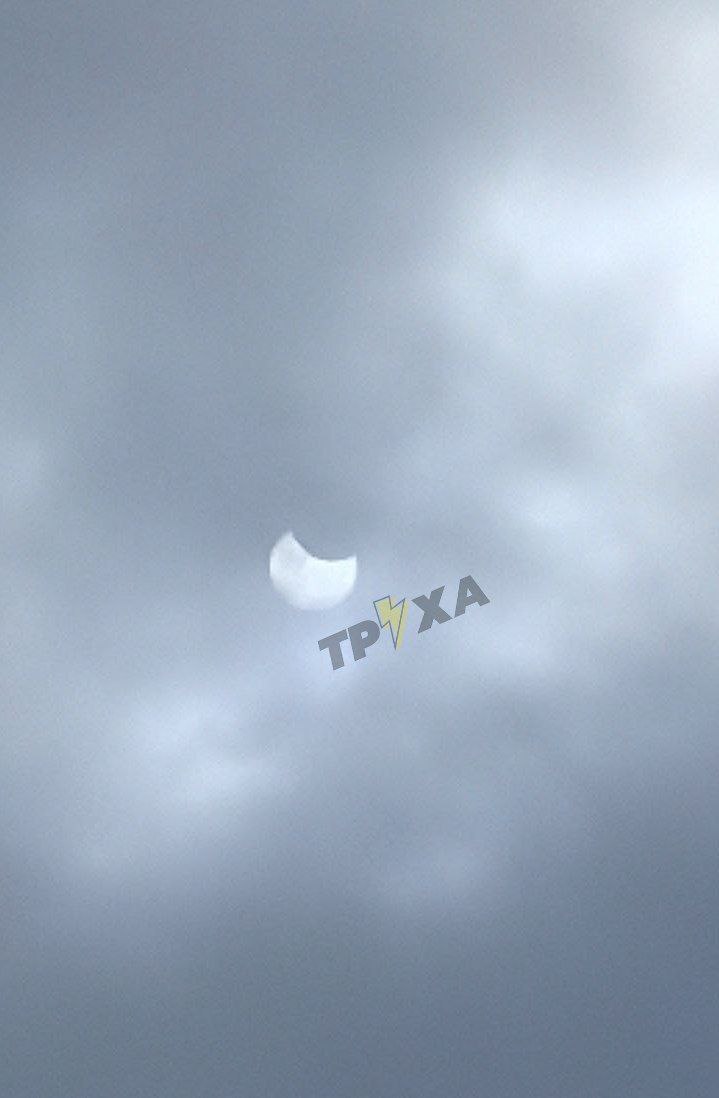 Вже почалося: українці спостерігають сонячне затемнення (фото)