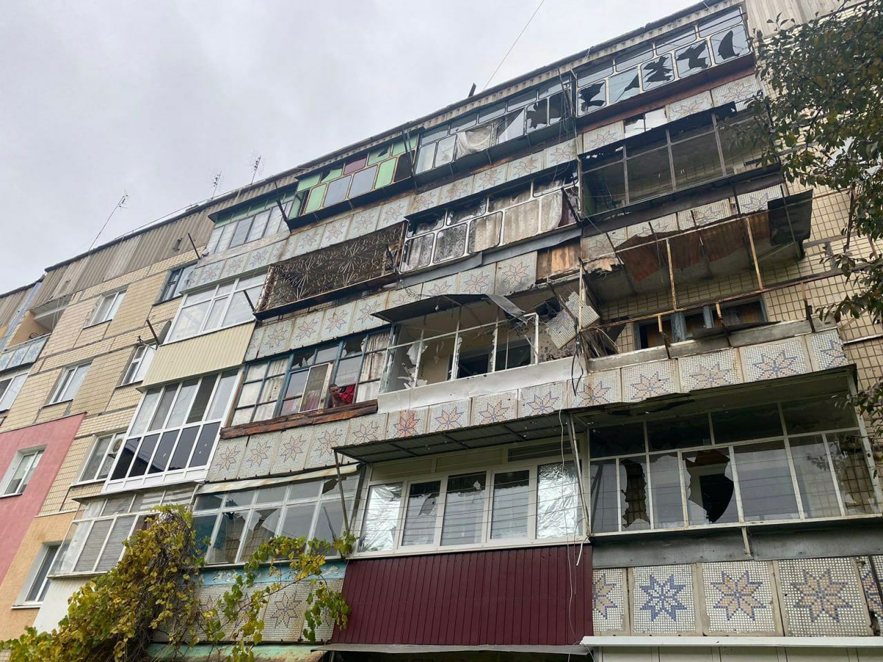 Полиция показала фото последствий ночного обстрела Никополя