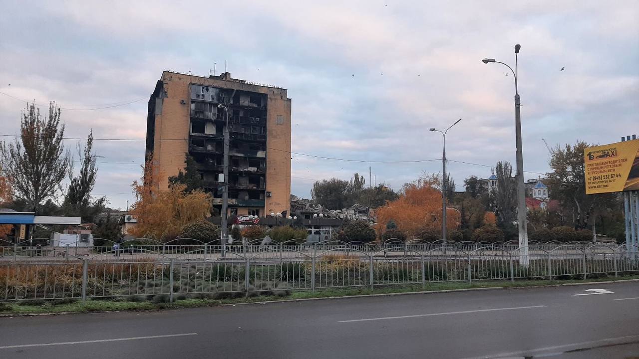 У Маріуполі місцеві виживають в нелюдських умовах: у більшості немає опалення та світла