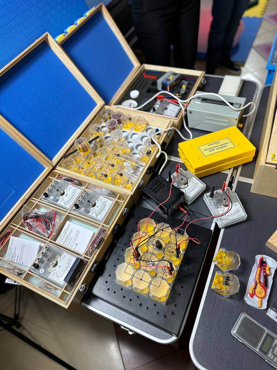 Школи України обладнають камерами, металодетекторами і огорожами: що відомо