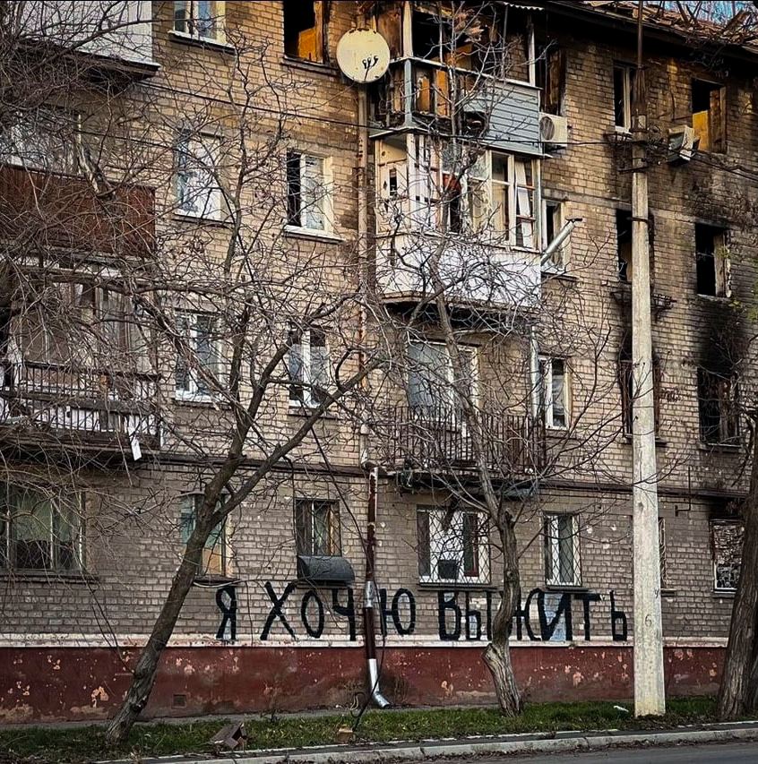 "Я хочу вижити": в Маріуполі люди мерзнуть у власних будинках та кричать про допомогу