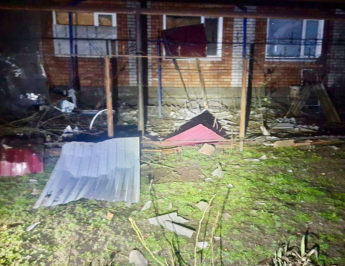 Пошкоджено будинки та ЛЕП: окупанти вночі гатили по Нікопольському району