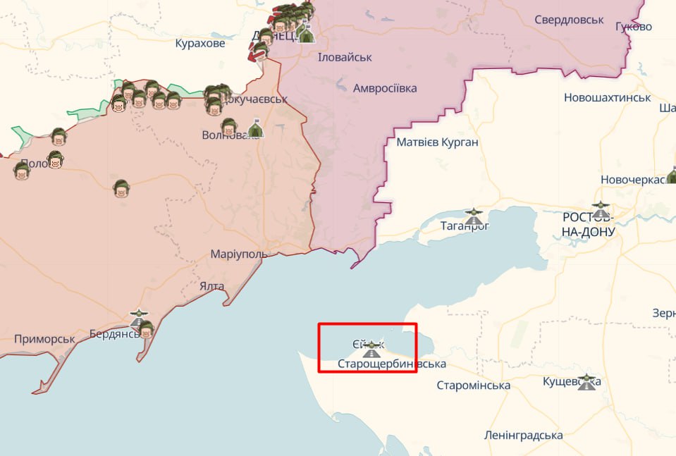 В російському Єйську в районі аеропорту вибухи: видно дим