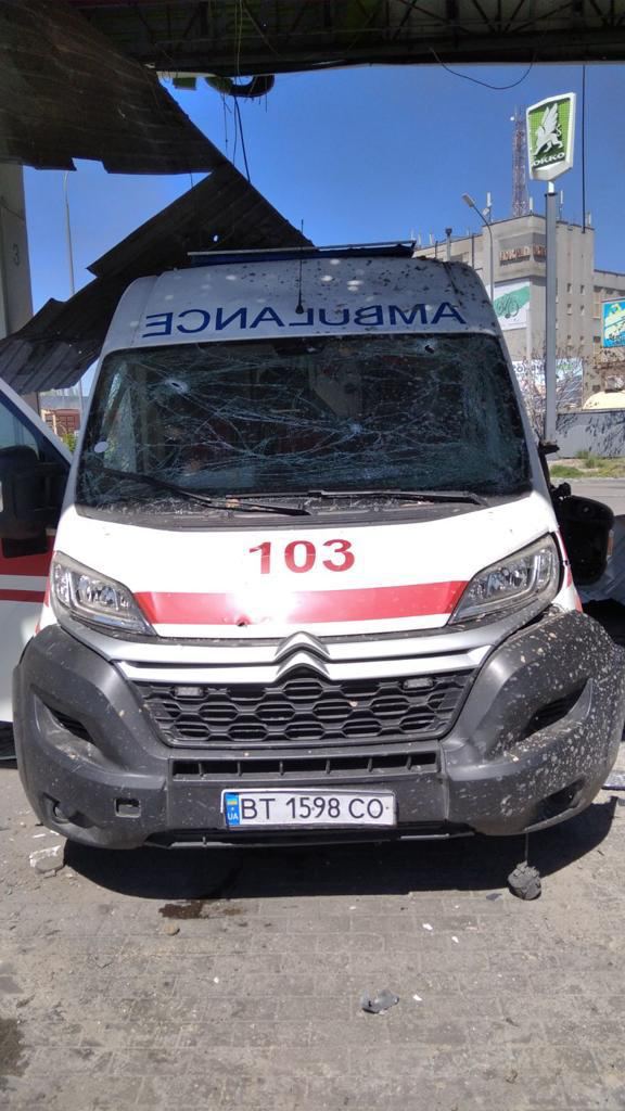 Под обстрел в Херсоне попала бригада экстренной помощи