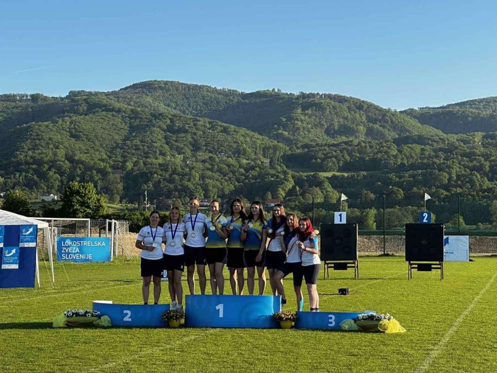 Українки вибороли "золото" на першому етапі молодіжного КЄ зі стрільби з лука