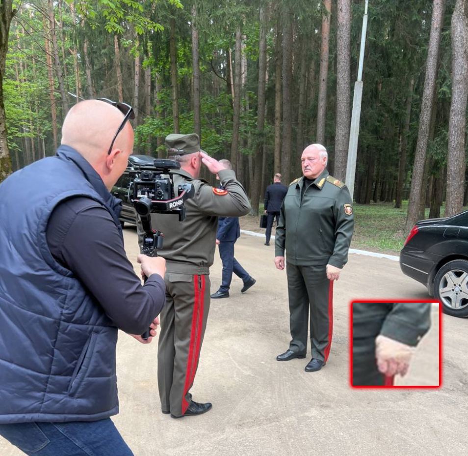 Знову з бинтом на руці. Лукашенко вперше з'явився на публіці після 9 травня