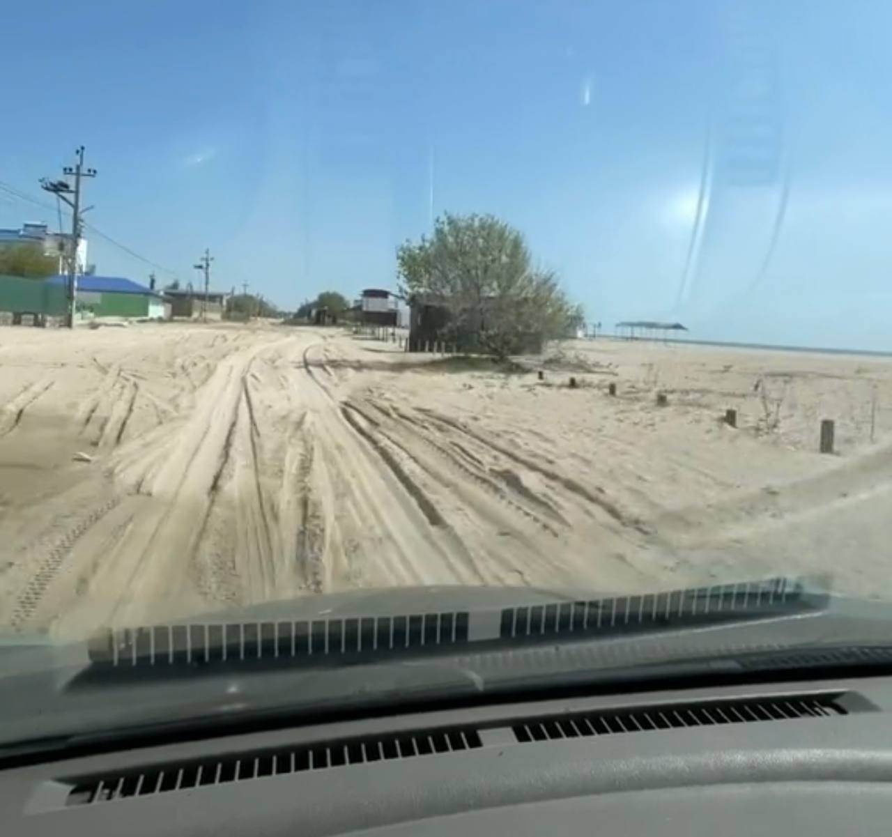 Повністю безлюдні пляжі: як зараз виглядає окупована Кирилівка