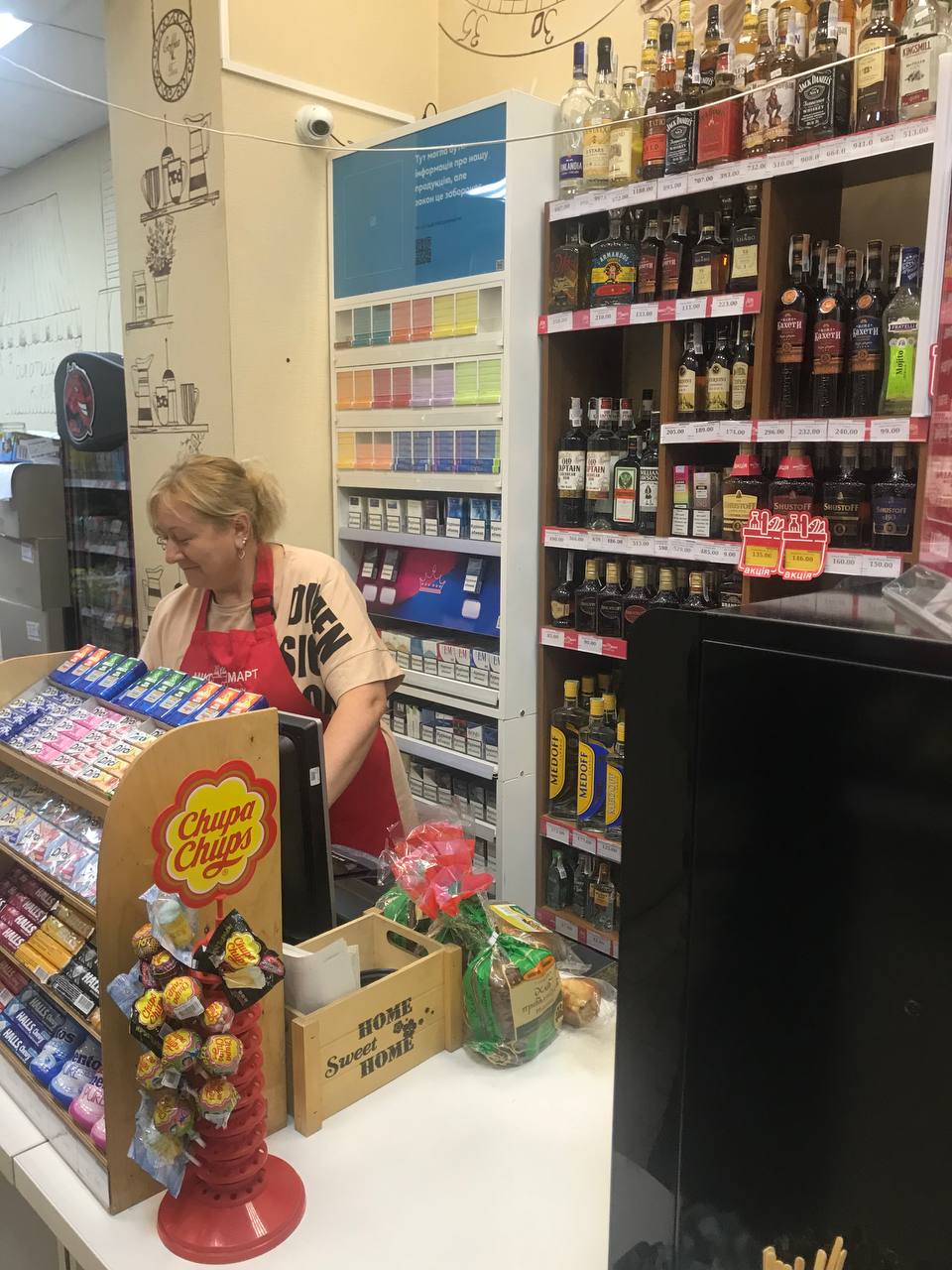 "Парилки" продають повним ходом. У Києві "забили" на заборону електронних цигарок (фото)