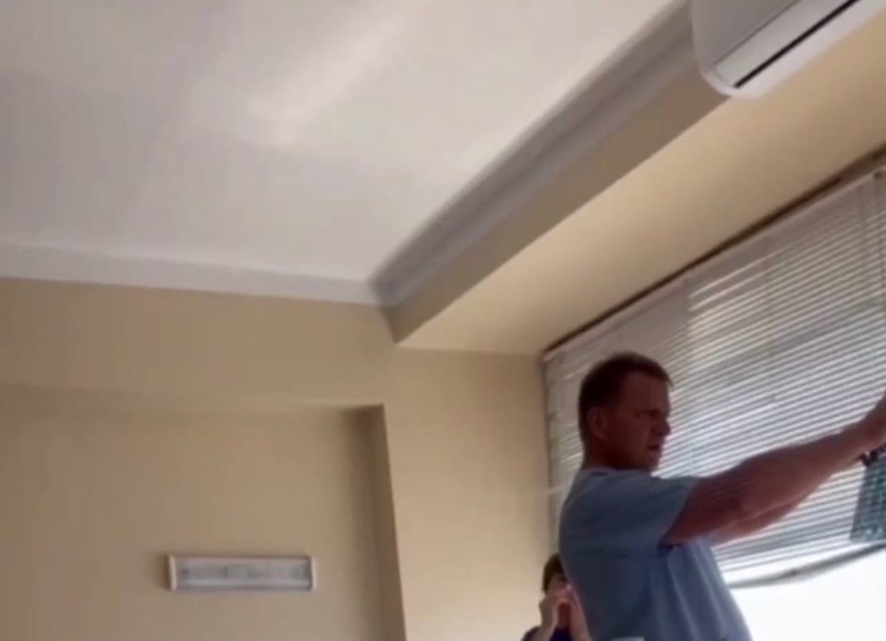 "Вы для меня враг": в Молдове врач заявил женщине, что не оперирует россиян