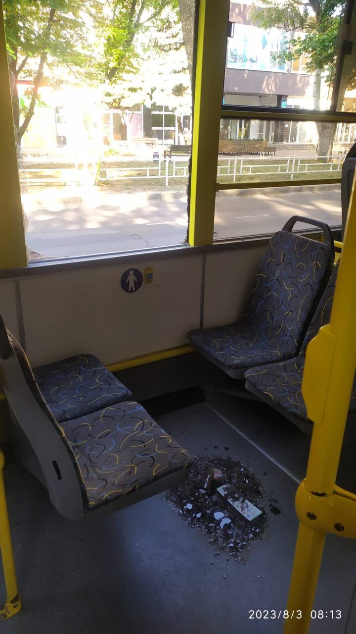 Росіяни вдарили по громадському транспорту в Херсоні: є поранені