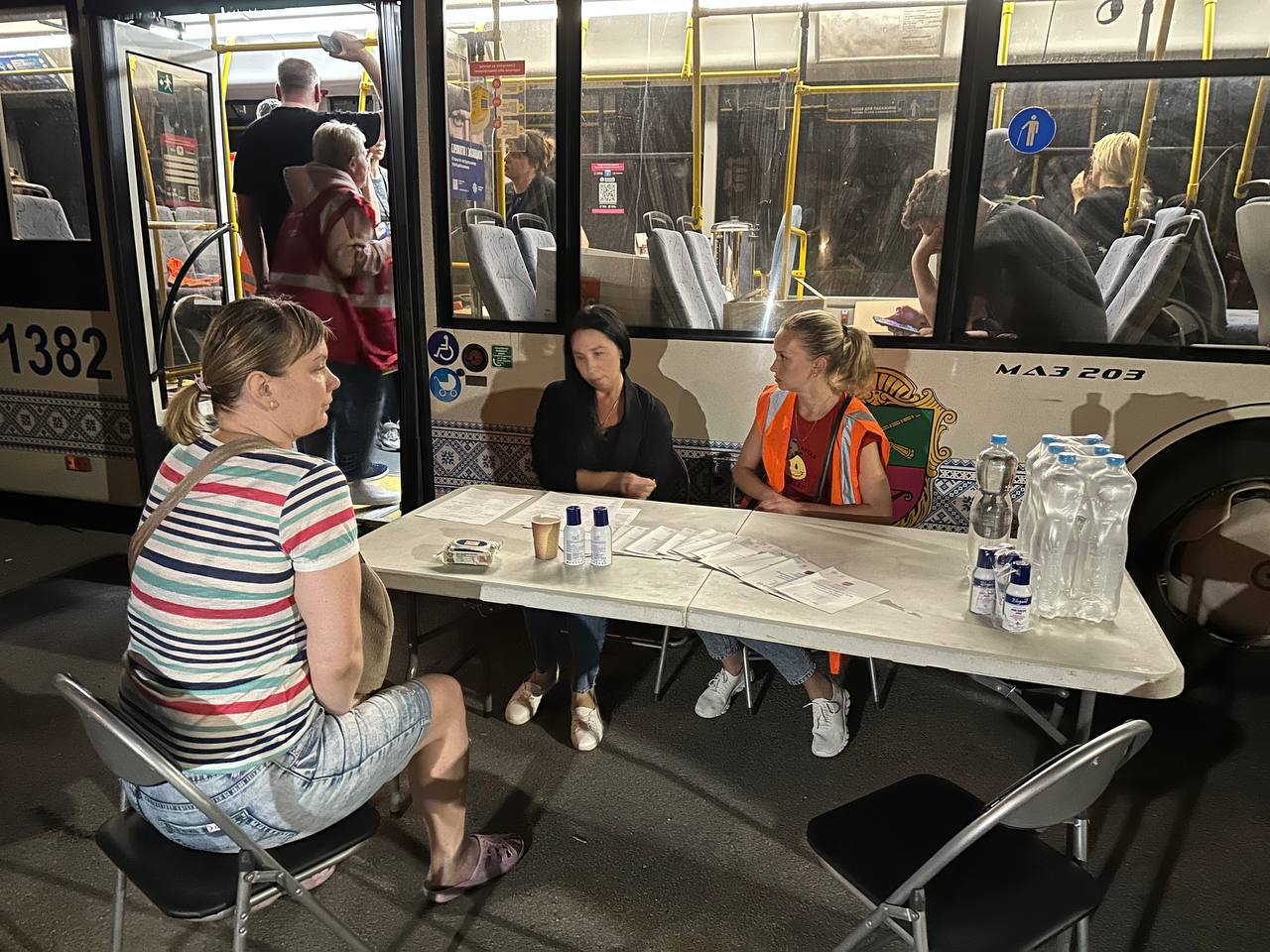 Розбито храм та магазини, будинки – без вікон. Що відомо про наслідки удару по Запоріжжю