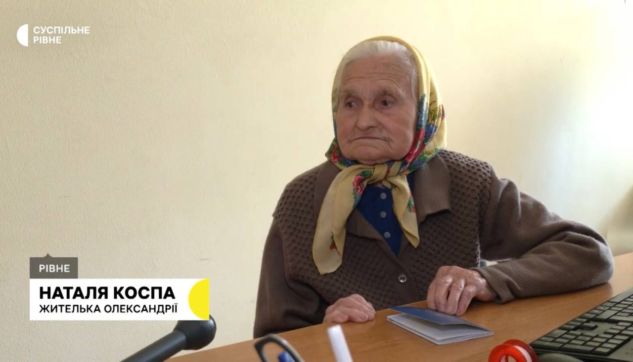 Украинка в 96 лет впервые получила загранпаспорт: куда планирует поехать женщина