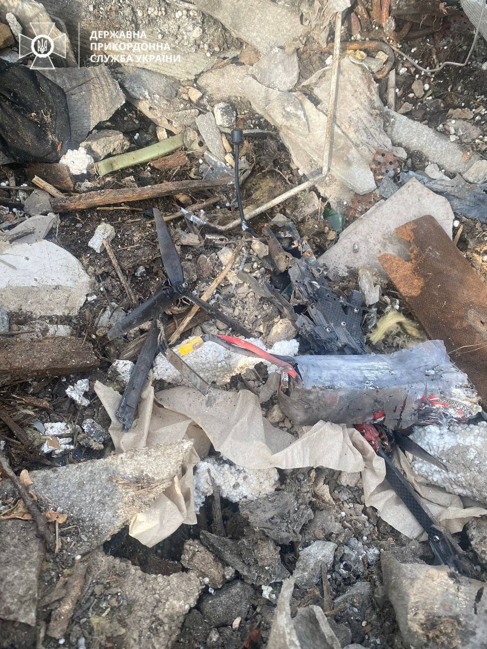 Украинские военные уничтожили вражеский дрон вблизи Авдеевки (фото)