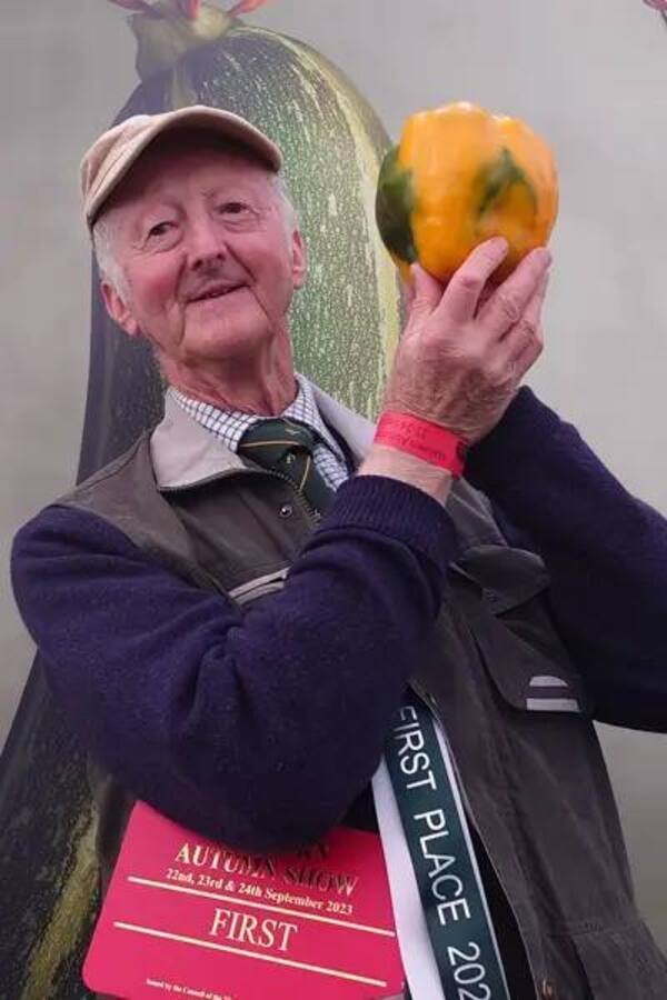 Фермер вырастил самый большой в мире лук: фото овоща-гиганта